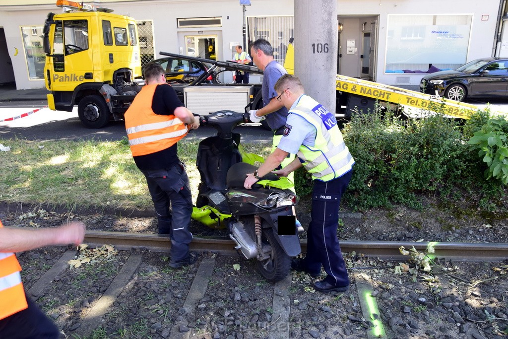 VU Roller KVB Bahn Koeln Luxemburgerstr Neuenhoefer Allee P140.JPG - Miklos Laubert